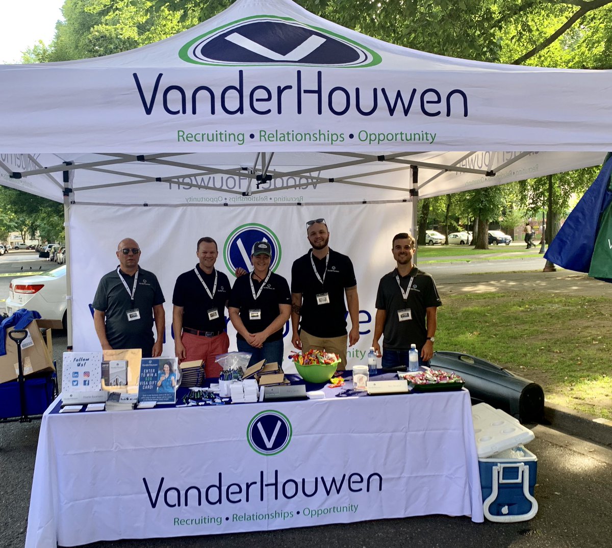 NewbillRecruits's tweet image. #PDXTechCrawl @VanderTweet @WeWork 

Join us on the tech crawl, at the starting point until 6pm!

#hiring #developers