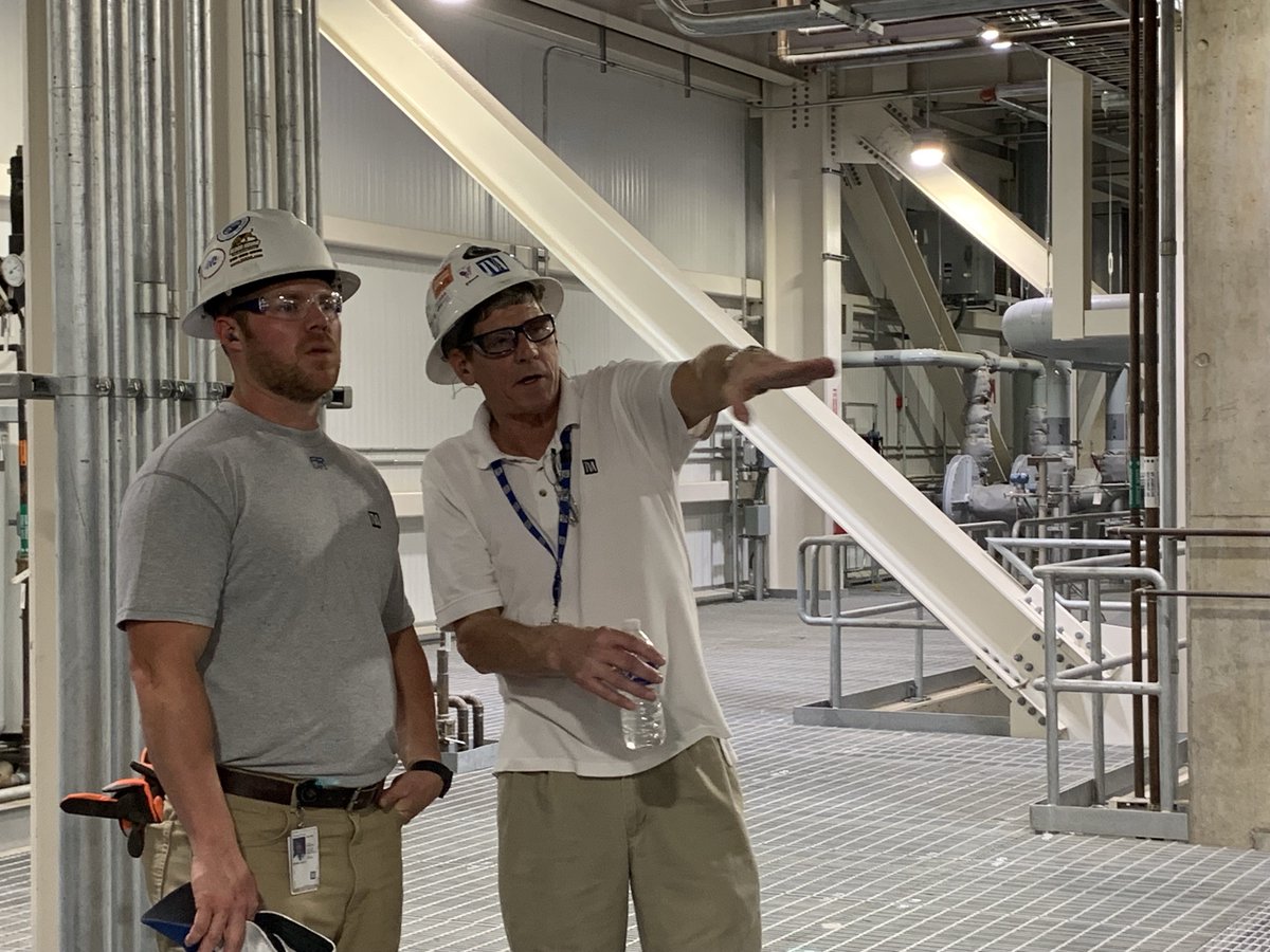 TVA_Julia's tweet photo. @TVAnews #TVA #AllenCC Plant Manager Dave Skelskey led a team of engineers from @ValeroEnergy and @MLGW on a tour of TVA’s gas plant, which generates power for the area. It is one of the most efficient plants in the world -- right here in #Memphis! https://t.co/wxSupclJg5