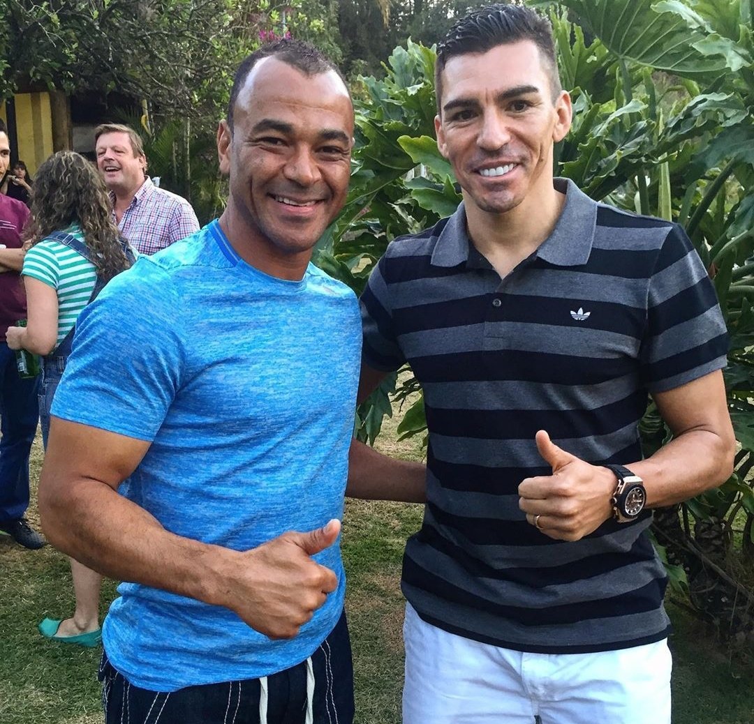 #tbt de hoje é para nosso amigo e capitão Cafu, que Deus conforte seu coração e de toda sua família diante dessa imensa perda! Força meu amigo! #tbt today and to our friend and captain Cafu, may God comfort your heart and all your family in the face of this immense loss! 👍🏻🙏🏻😥