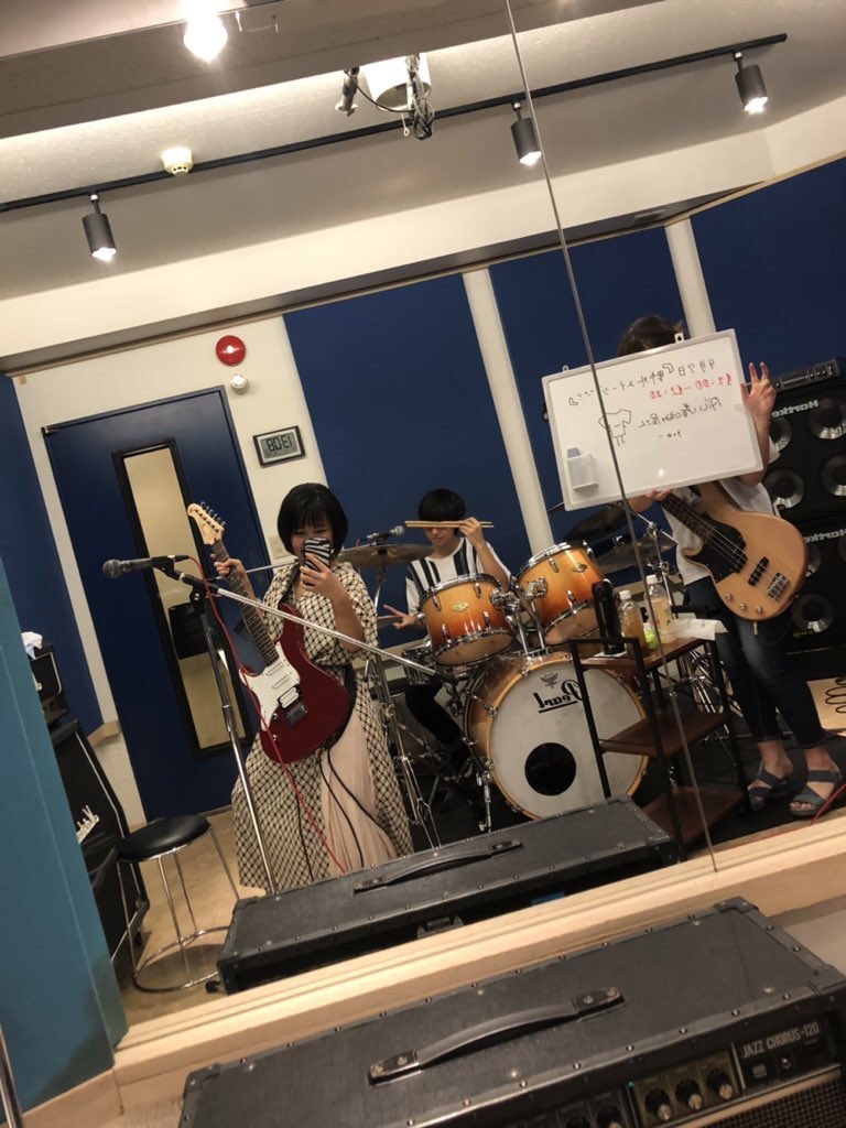 ダルい着ぐるみ屋さん
【1日目】12:00-12:20
光陵53期の有志3️⃣ピースバンド✌️✌️✌️
お昼食べる前でもお昼食べた後でもお昼食べながらでもきてね！しゃっしゃっ！

※ヤバいTシャツ屋さんのコピバンです