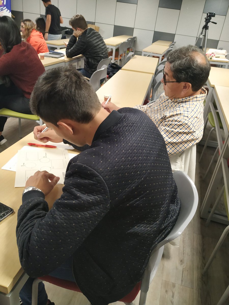 Emprende_PUJ's tweet photo. Pivotear e iterar una idea de negocio, un taller para los emprendedores que van en la ruta de validación. Hoy aprenderán el uso de herramientas y metodologías que hacen eficiente el ejercicio de lanzarse a crear empresa. @arquidisenopuj @unijaveriana https://t.co/DOo7dLXr2D