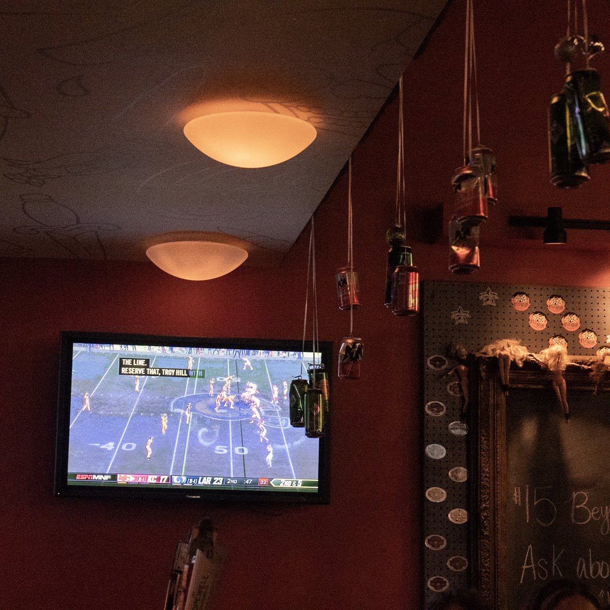 Sound will be on for the game tonight! Plenty of TV’s for you to catch a perfect view. Stop by for $7 Double Cheeseburgers and $6 Gumballhead on special 🍻