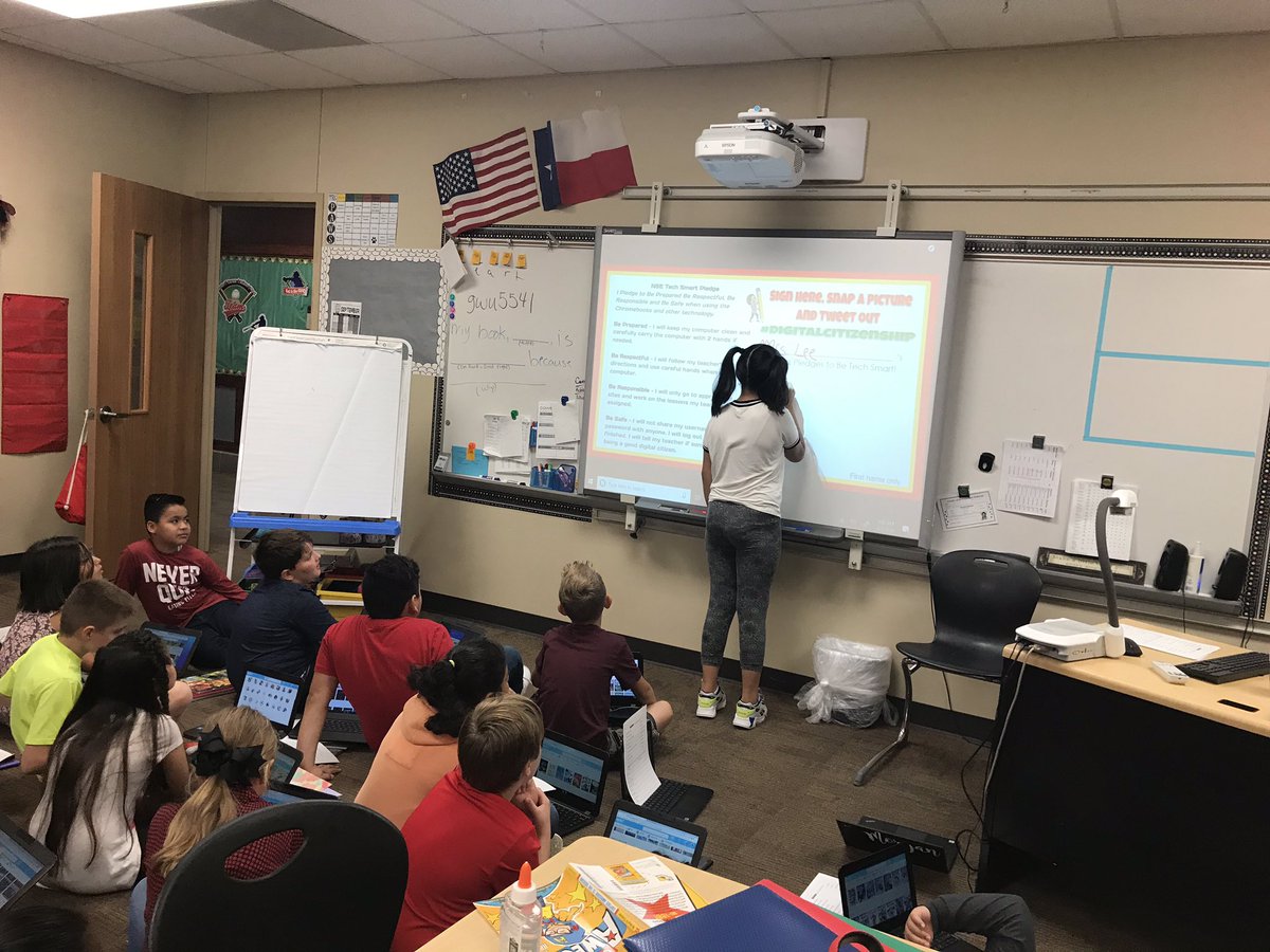 Let’s Taco Bout Technology! Signing their contracts! #TESbulldogs #WISDgreatness