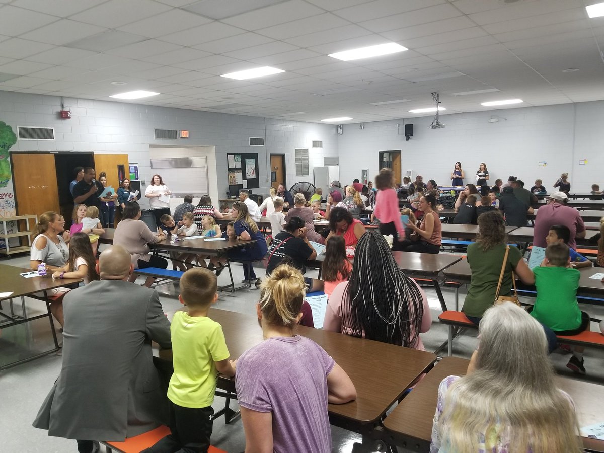 TeachKaminski's tweet photo. Family literacy night is "Out of this World" at JeNeir! @PrincipalLVS can always draw a crowd ready to read and create! #literacy #wearemomence https://t.co/ThJMVvgJ7K