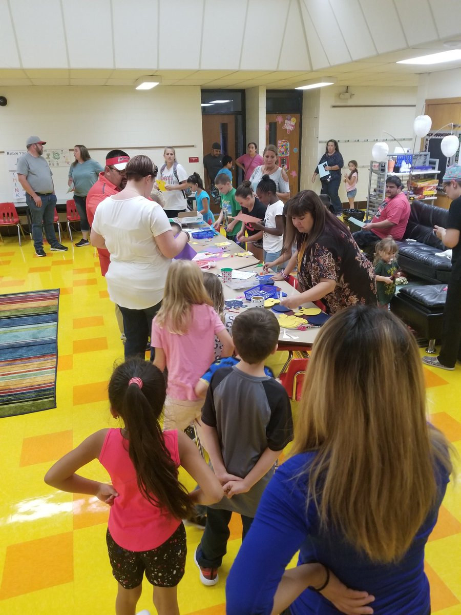 TeachKaminski's tweet photo. Family literacy night is "Out of this World" at JeNeir! @PrincipalLVS can always draw a crowd ready to read and create! #literacy #wearemomence https://t.co/ThJMVvgJ7K