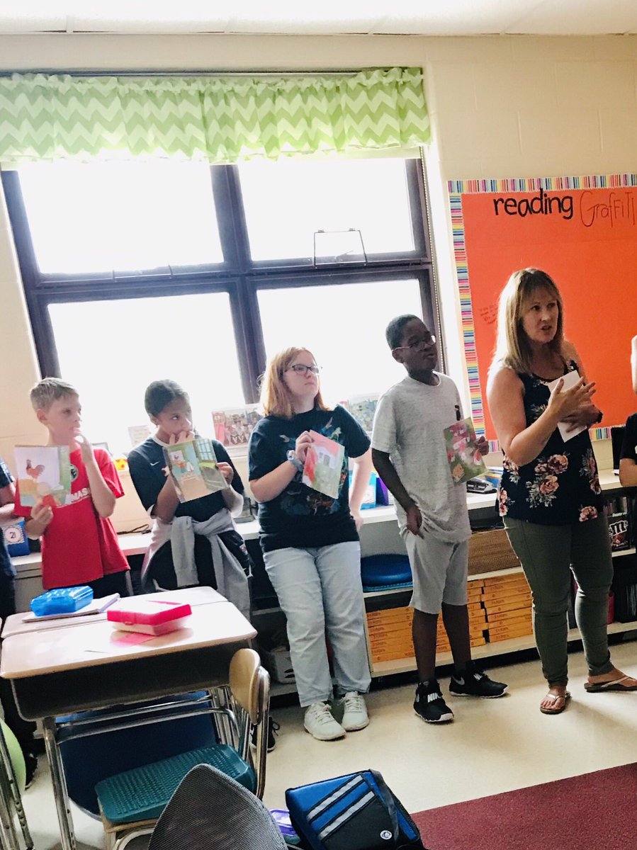 Ms_Raytik's tweet photo. 5th grade students practiced their communication skills to align their ZOOM pictures in Mrs. Lomas’ class today. Clear, detailed communication will be essential to our work in reading, writing and thinking this year! https://t.co/X67o014wyf