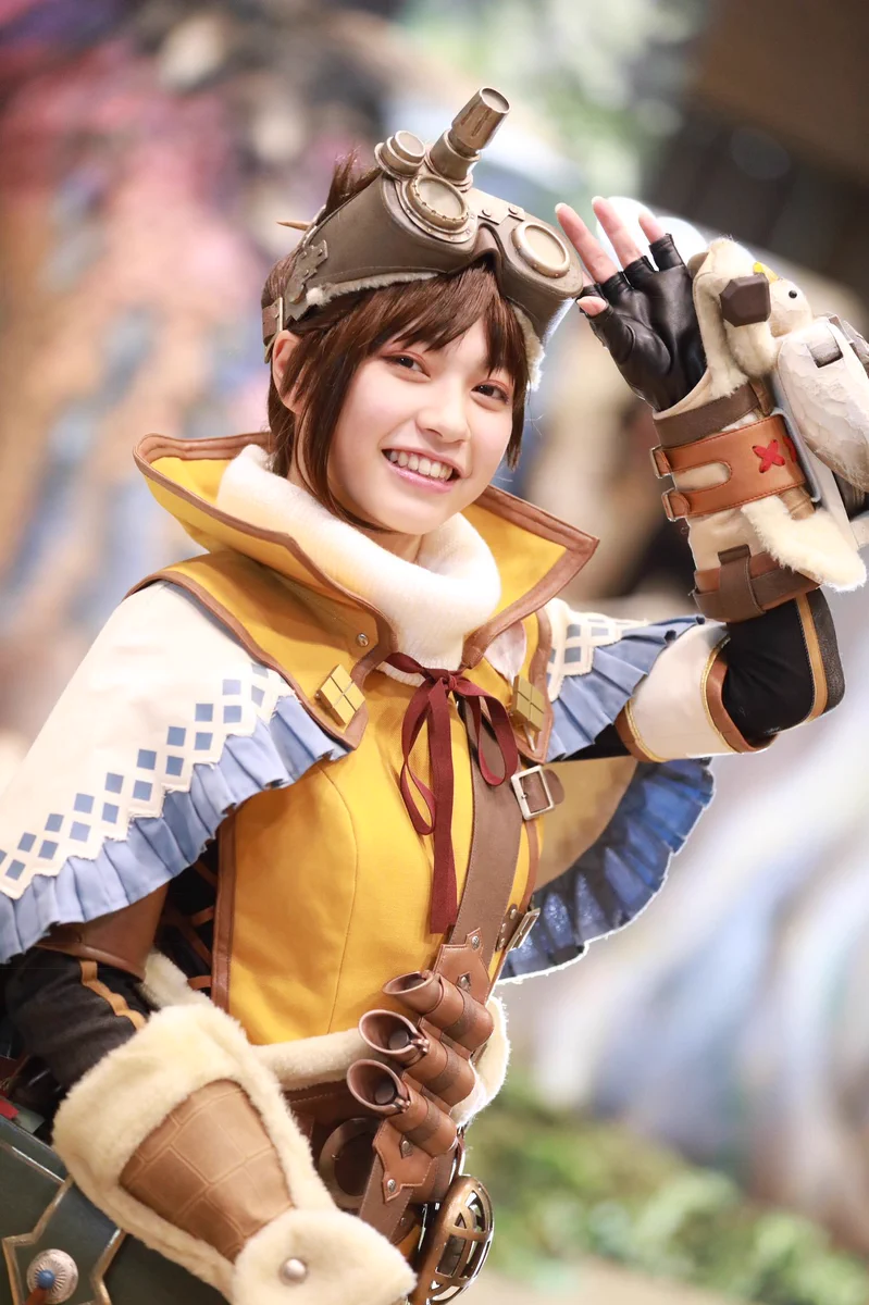 二次元に実写が勝ってる！！モンハンの受付嬢のコスプレ！！！