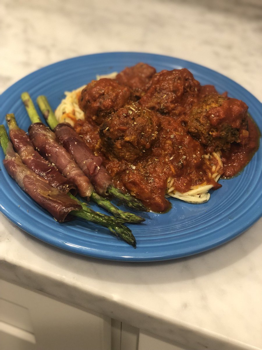 DC_N8TIV's tweet photo. #tbt to last night in #hpk (annandale annex)... sweet potato meatballs poached in @raoshomemade over @cappellos #spaghetti with serrano wrapped #asparagus ... #hermspaleokitchen #tastygoodness #cleaneating #fitfaststrong #findingthewayback https://t.co/j9Ay5hIZLo