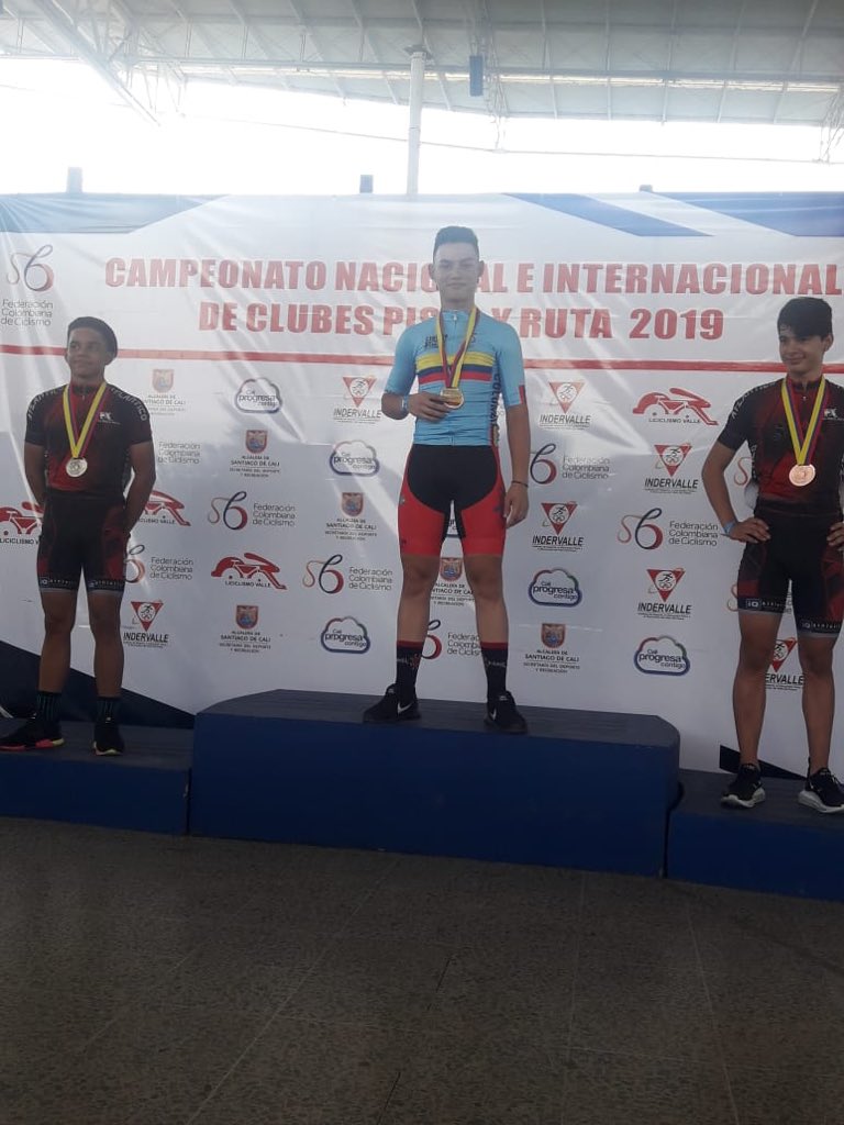 ClubCiclisticNG's tweet photo. ¡Estamos felices!

Ganamos la medalla de oro en velocidad, en los campeonatos Nacionales interclubes de Pista y Ruta.

¡Felicitaciones Juan Pablo Ortega! 
🥇 https://t.co/LkuSoVLvdR