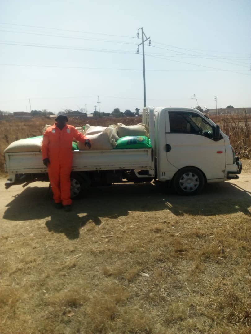 In the field procuring Orange Maize from farmers in the <a href="/LFSPZim/">LFSPZim</a> <a href="/HarvestPlusZim/">HarvestPlus Zimbabwe</a> making real impact improving livelihoods of our farmers <a href="/faosfsafrica/">FAO Subregional Office for Southern Africa</a> <a href="/MaminiminiObert/">Obert Maminimini</a> <a href="/bank_empower/">EmpowerBank</a> <a href="/DelilahTee/">Delilah Takawira</a> <a href="/PalladiumImpact/">Palladium</a> <a href="/ndhlela_t/">Thokozile Ndhlela</a> <a href="/CMutimaamba/">Charles Mutimaamba</a> <a href="/DFID_UK/">DFID</a> <a href="/UKinZimbabwe/">UKinZimbabwe 🇬🇧 🇿🇼</a> <a href="/HarvestPlus/">HarvestPlus</a>