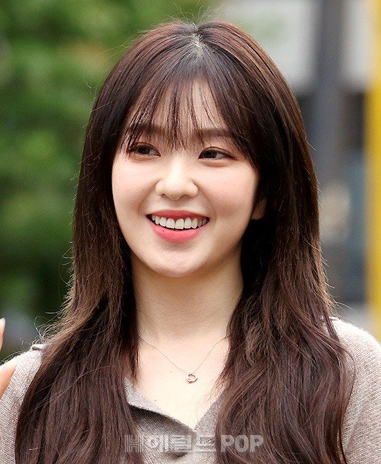 Baejoohyunews's tweet photo. [PRESS] 190906 #IRENE OTW to KBS 'Music Bank' #REDVELVET @RVsmtown https://t.co/TrGSxrdqi6