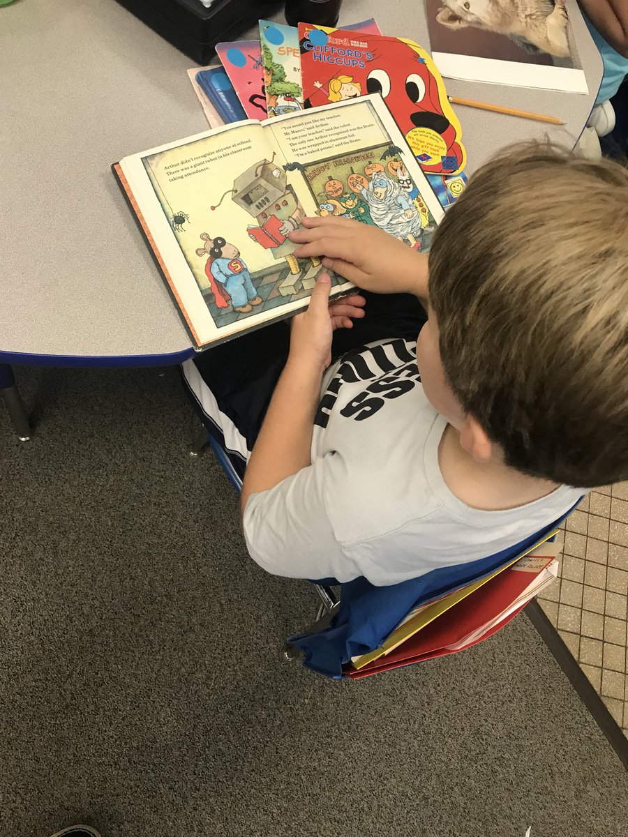MrsSilverman2's tweet photo. Building our reading stamina by goal setting during reading workshop! @OneWattles https://t.co/yO5qMy8BU8