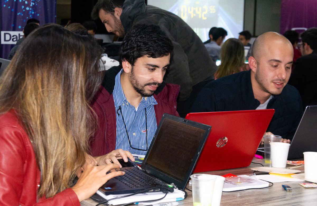 UNODCROCOL's tweet photo. #Entérate 📢 | 8️⃣0️⃣ estudiantes y profesionales de múltiples disciplinas tuvieron el reto de proponer proyectos innovadores para resolver desafíos en materia de prevención, investigación y asistencia a víctimas del delito de #TrataDePersonas ➡️ https://t.co/0W4C5gmPwK https://t.co/b2hg8ajR51