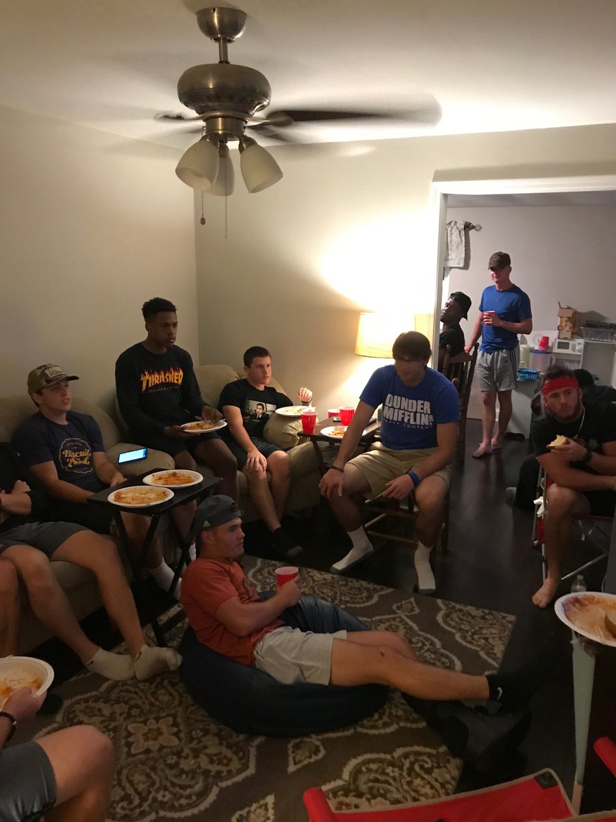 coachJZimmerman's tweet photo. Family dinner tonight ⁦@lauren_zimm15⁩ #AFROS https://t.co/z1ytmxoURT