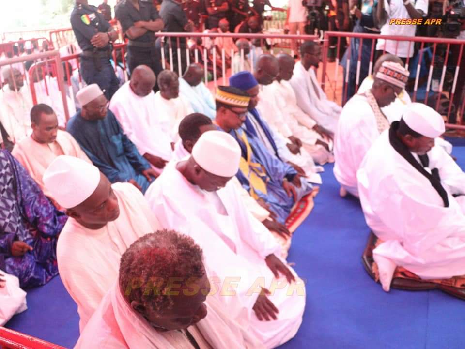 Labacult's tweet photo. Jeudi 05/09/1895 - Jeudi 05/09/2019 , et voilà 124 ans et la 44 fois que le Kourel des deux Rakas perpétue la prière de CHEIKH AHMADOU BAMBA au bureau colonial du gouverneur de Saint Louis.
#Labacult #DomouNdar #ndar #kebetu #Senegal #MackySall #MansourFaye #kurel #deuxrakkas https://t.co/6czrWk9rSv