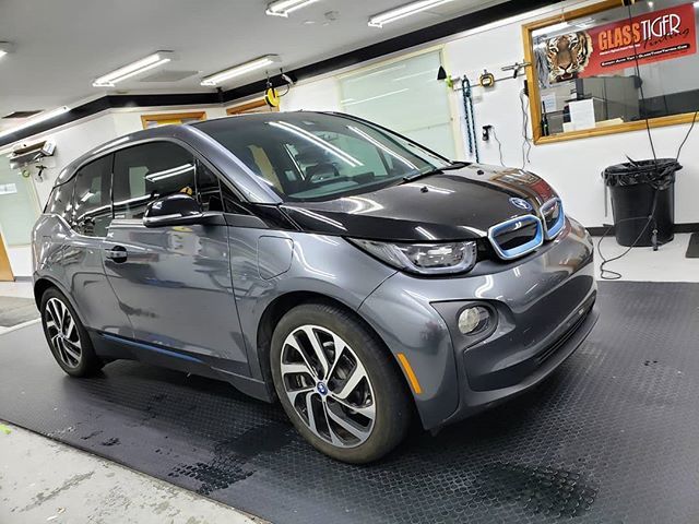 GlassTigerTint's tweet photo. BMW i3 with Llumar IRX and AIR 80 installed. #glasstigertinting #llumar #llumarfilm #llumarfilms #llumarwindowfilm #llumarwindowfilms #irx #llumarirx #air80 #llumarair80 #airblue @llumarfilms #bmw #bmwi3 #bmwi #i3 #bimmer #bimmers https://t.co/m7qHIVTMIa https://t.co/kAmvjDRIT5
