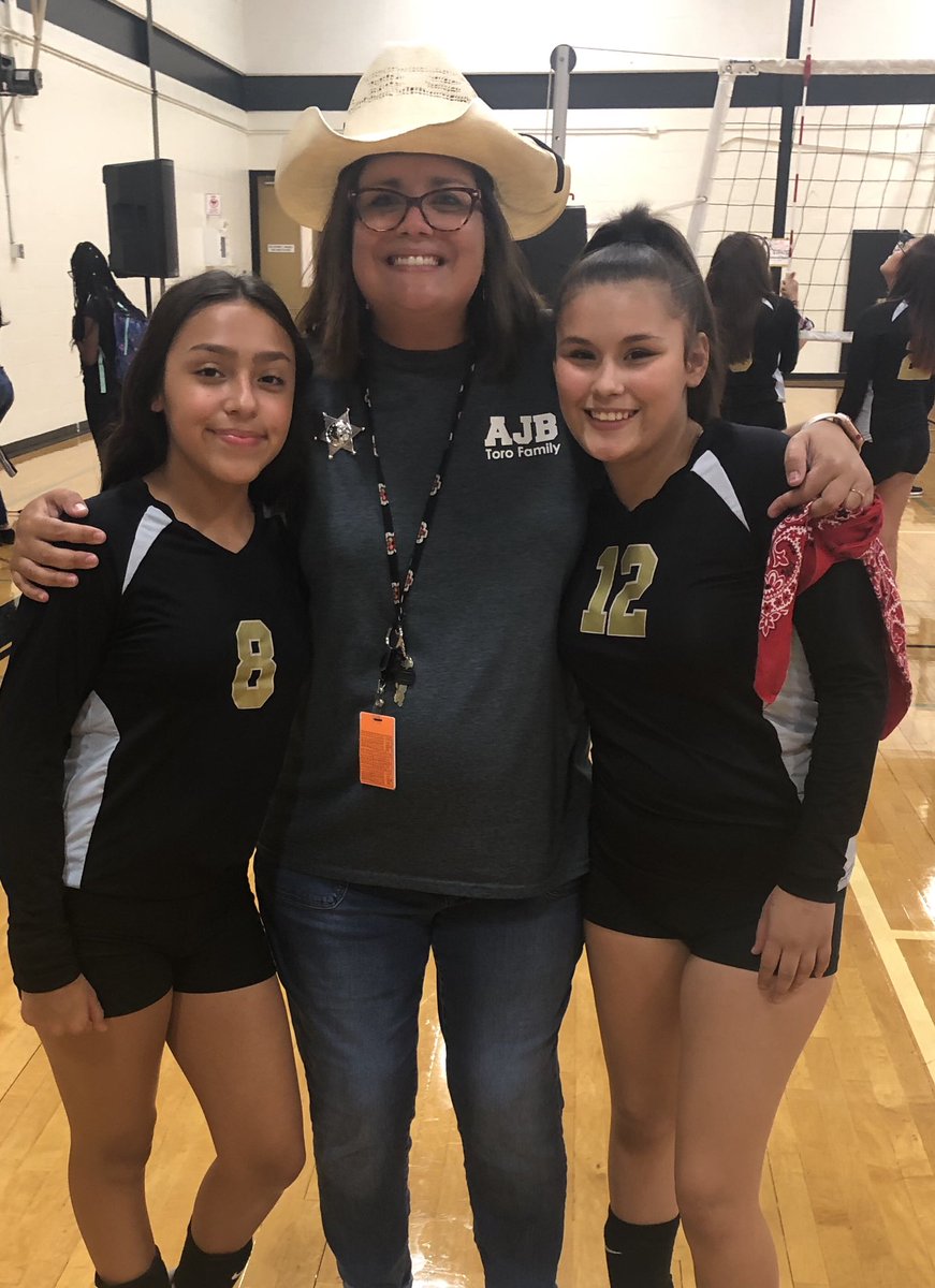 ConlanMrs's tweet photo. We LOVED cheering for our lady Toros tonight! #ajbtheplacetobe #BeTheChange #ladytoros https://t.co/u8WttJEu9Q