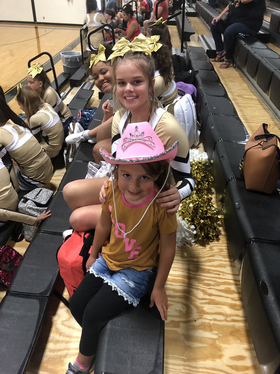 ConlanMrs's tweet photo. We LOVED cheering for our lady Toros tonight! #ajbtheplacetobe #BeTheChange #ladytoros https://t.co/u8WttJEu9Q