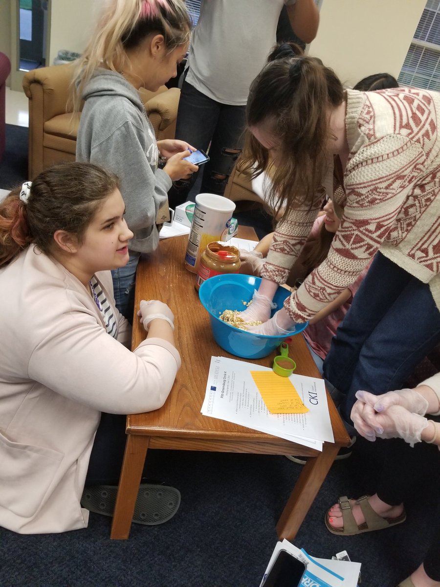upgcirclek's tweet photo. Fantastic opening Circle K meeting tonight.   Lots of new faces! And we even made some homemade dog treats to take to Animal Friends of Westmoreland tomorrow. #h2pg #pittgreensburg https://t.co/JvdnxtcyBR