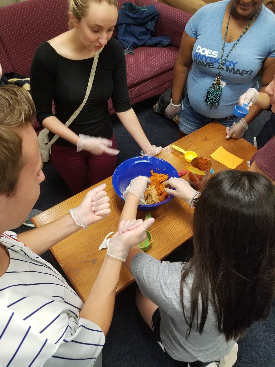 upgcirclek's tweet photo. Fantastic opening Circle K meeting tonight.   Lots of new faces! And we even made some homemade dog treats to take to Animal Friends of Westmoreland tomorrow. #h2pg #pittgreensburg https://t.co/JvdnxtcyBR