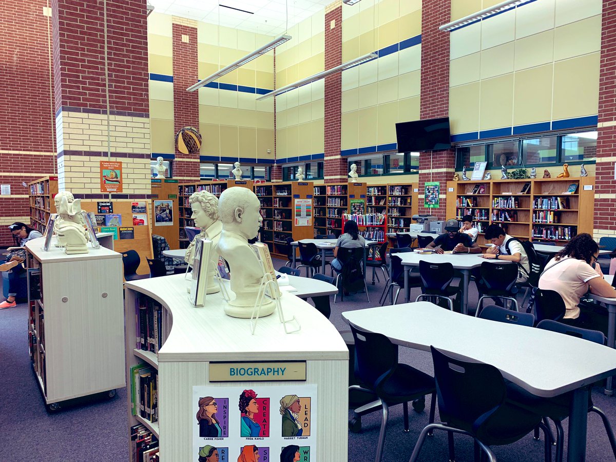 jaclynnmichaela's tweet photo. Today Ms. Brown’s class explored the beautiful @NISDStevensLib and found some wonderful books with the help of the magical @BayardoZinnia. Reading their hearts out 💕📚 https://t.co/8ioRRvuZU8