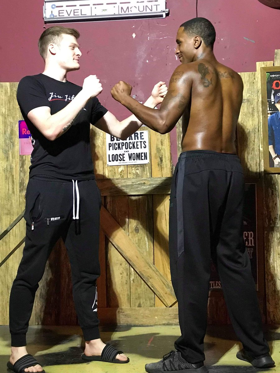 VALORFights's tweet photo. All weigh in pics over on our fb page!
Tune into @FloCombat to stream tomorrows event! Or join us at the @cottoneyedjoetn!
@calebmiller_mma @RealHellAkitty @showtime0145
#mma #wmma #flocombat #vfcmma https://t.co/3RumYTQaHd