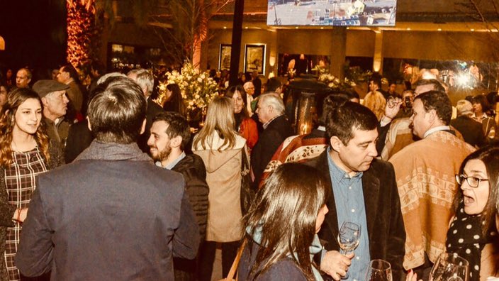 MundoVendimiaCL's tweet photo. Felicitaciones a @winesofcurico Ruta del Vino Valles de Curicó por la impecable celebración del Día Nacional del Vino en el Hotel Boutique Raíces. 

Compartimos las primeras imágenes del evento que vivimos anoche. 

#kilometrosdedescorche #HoySeTomaVino https://t.co/eJwYIHw1fy