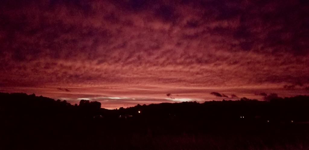 KaeceeF's tweet photo. Beautiful night in stuart va #sunsets#mountains#hotdays#prettynights https://t.co/R5QfyMzQOU