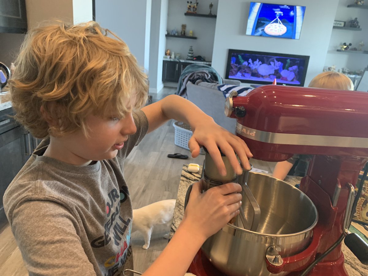 SillyLucas's tweet photo. Time for the first batch of the season, pumpkin sugar cookies. #bakingismaking https://t.co/b1NqER5gay
