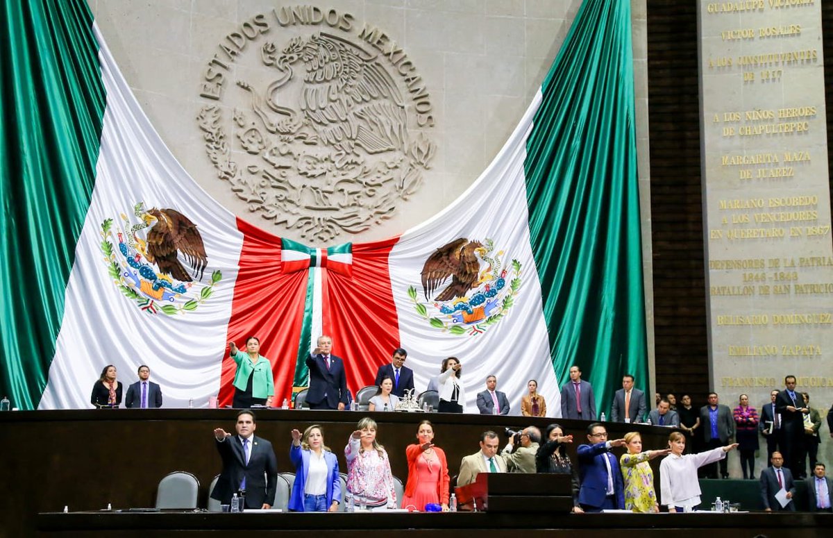 GPPRIDiputados's tweet photo. Nuestra fracción cuenta con una excelente representación en la Mesa Directiva de la @Mx_Diputados en las diputadas @DulceSauri y @sara_rochaslp. Reconocemos su trabajo y extendemos una felicitación por su nombramiento. https://t.co/LzdJCtpr74