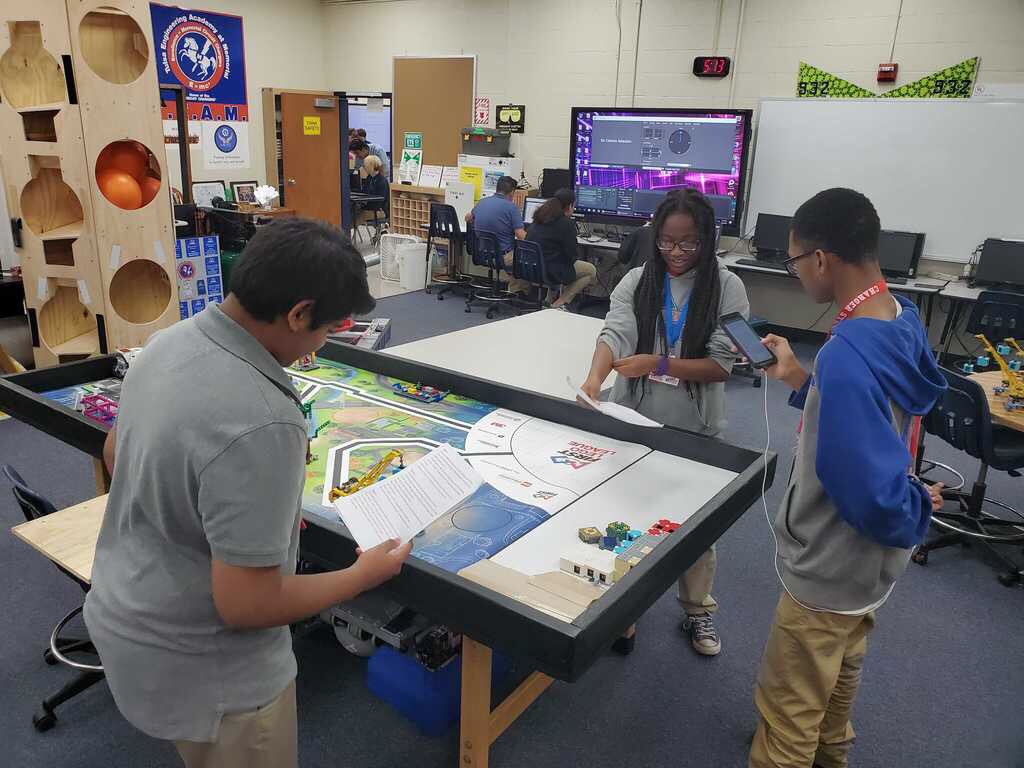 FIRSTeam932's tweet photo. 932 veterans passing on their knowledge of the team to our new members! #frc932cc #omgrobots #frc #firstinok #firstinspires #stem https://t.co/FkpG0LXsCj