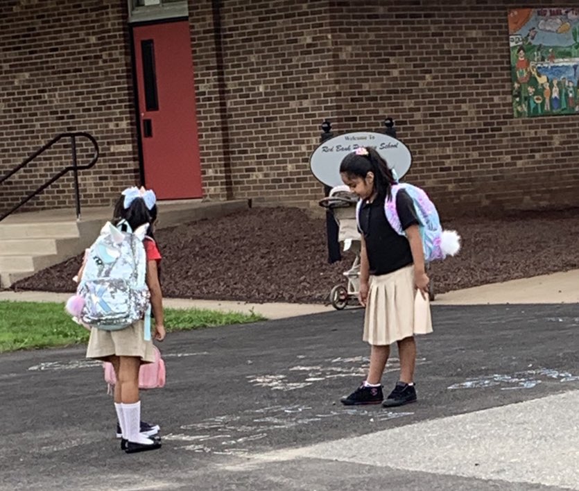 rbpsEAGLES's tweet photo. Welcome Back messages were waiting for our students as they arrived on the 1st day of school!  #makingstudentssmile #welcomeback #wemissedyou @RedBankSup @DreamBigRB @sharonsmallwo6 @missalyss714 @MrsLakata @Nursecathyr @moranb409 @MsMeganRBPS  #RBBisBIA https://t.co/6BzuWqMLTQ
