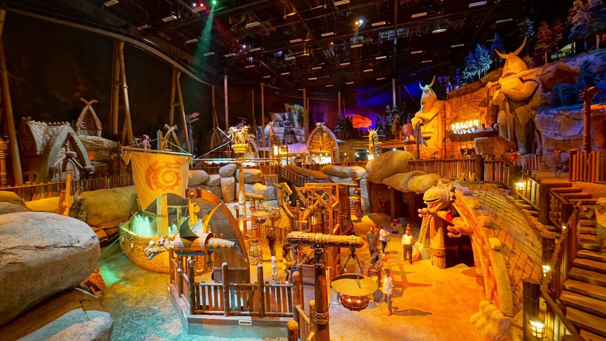 SoCal360's tweet image. How to Train Your Dragon Land at MotionGate in Dubai is gorgeous. There’s also a suspended coaster called “Dragon Gliders” with talking animatronics. It was so good! # 1 ride at MotionGate. 🐉 #TBT