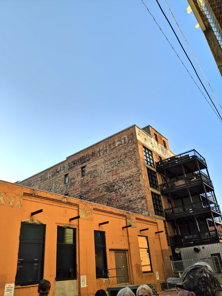 Social_Moi's tweet photo. Some more old back alley railway loading bays between 103 & 104 streets. Anybody know what those steel beams were for? #FRAMS https://t.co/vyWuSHXNzX