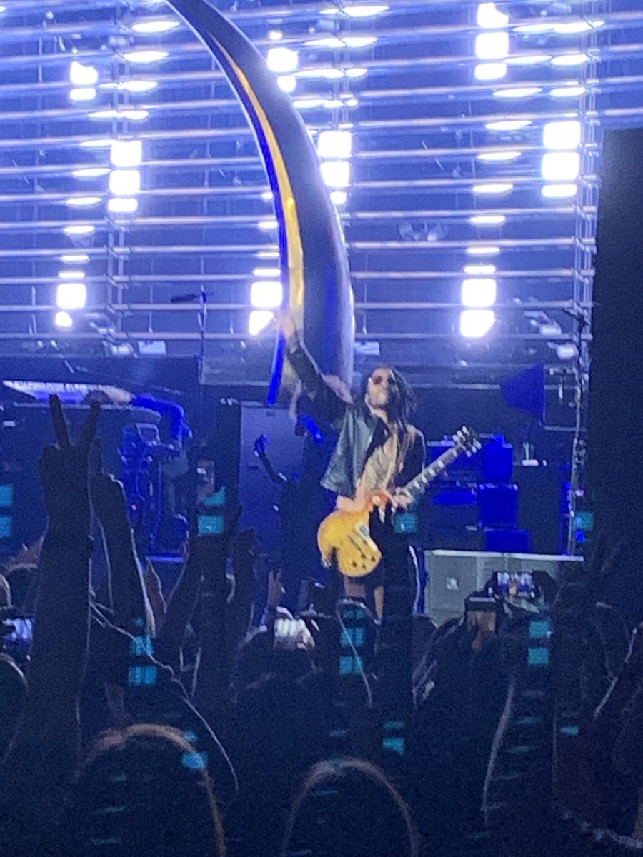 mtodaro33's tweet photo. Love you Lenny!!! Awesome to see you in Detroit again!! Let love rule!!!@LennyKravitz  I feel the connection!!! #takemetochurch. https://t.co/54XY2cqxW6