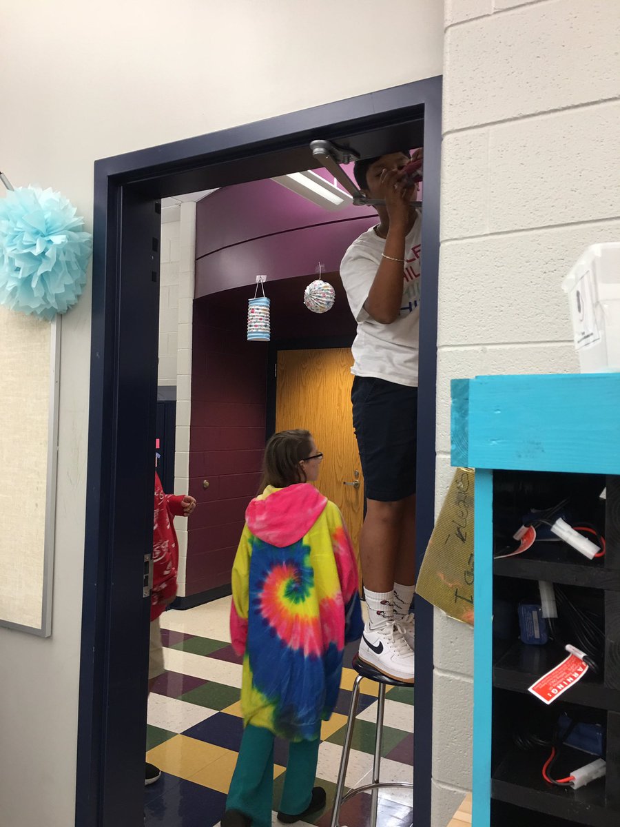 scullotta22's tweet photo. First round of 7th Grade Instant Design Door Stops! #PLTW #bhmsSTEM #7thgrade #instantdesign #designandmodel #bhwarriorpride #llawarrior https://t.co/aIkCsgoshg