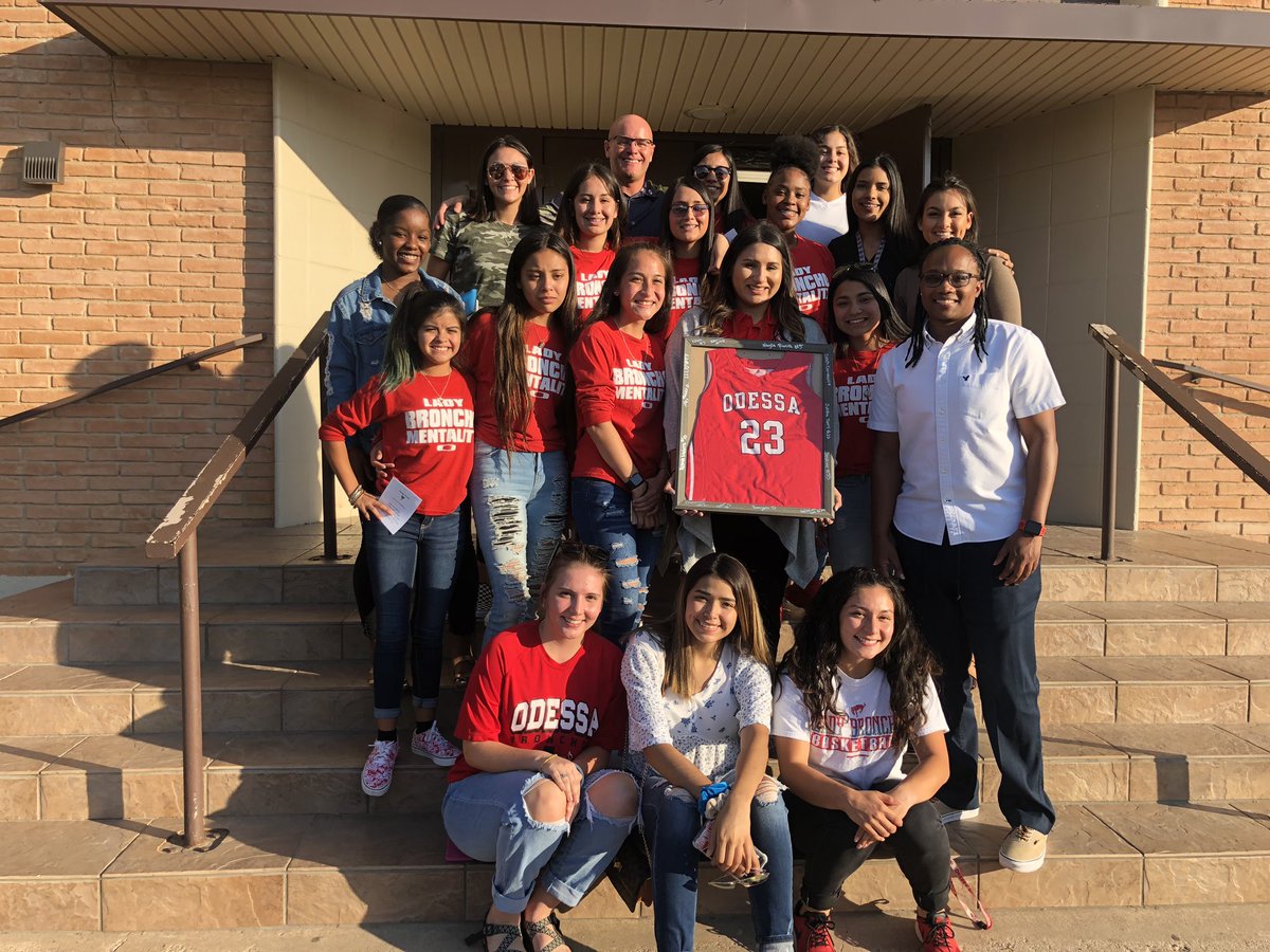 CoachPyburn's tweet photo. Love you forever 23!!! ❤️!! Forever sketched in my heart!!! This season is dedicated to you!! Rest on beautiful soul!! https://t.co/o4WgwhScF0