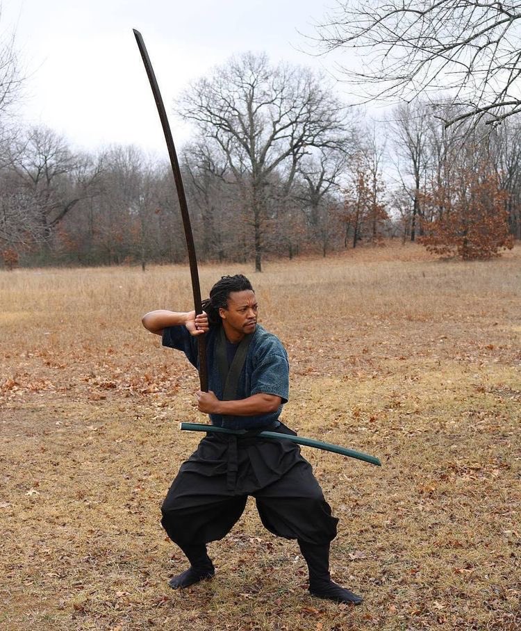 ハルトマン大尉 Has K80 っぽいですね 他の方は棒術や薙刀でこんな持ち方やると言っているので長柄ではポピュラーな持ち方らしいですが 長巻でも中巻でも無い只の野太刀だとどれほど有効な持ち方なのかは謎ですな Twitter