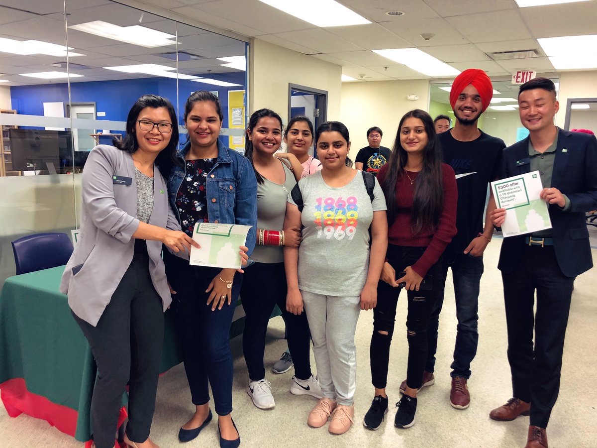 Ivyso_TD's tweet photo. Alexandra College Orientation 📖#buildingconfidence #newtobank #financialliteracy https://t.co/ARo5jAl2Xo