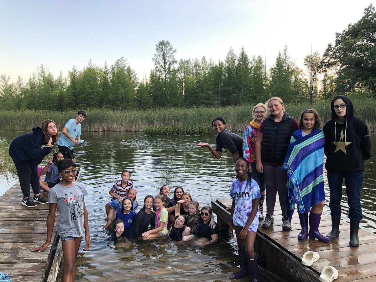 MsAllesMath's tweet photo. Perfect night at the dam! @uniliggett #tradition https://t.co/BnX9Y7etSK