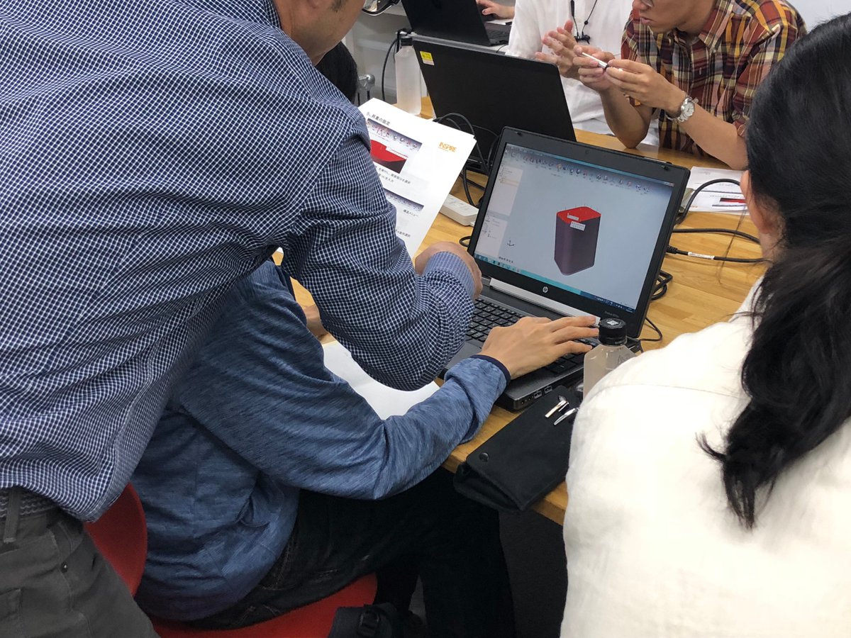 KSDESIGNLAB's tweet photo. ( ･ᴗ･ ) 💬おはようございます。本日は朝から桑沢デザイン研究所の皆様にご来社いただき、夏期特別講習「ジェネレーティブデザイン入門」を開催中🖥💥普段授業で教わっている手法とはまた違う「デザイン手法」を体験いただいております💪 https://t.co/ToiBaNHs0a