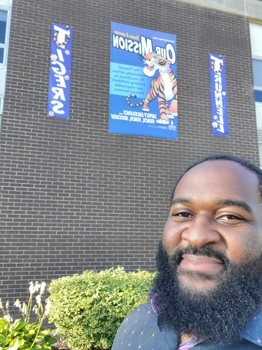 joe4d4's tweet photo. When the board appointed us to this seat, We took it seriously! 5 #district4 schools in one night! Great meeting the awesome students, families, administrations, and staff at @BTHS_Bears @Doss_High @trunnelltigers @GreenwoodElemen @CaneRunCougars !
Great night! https://t.co/gNE0owFsHk