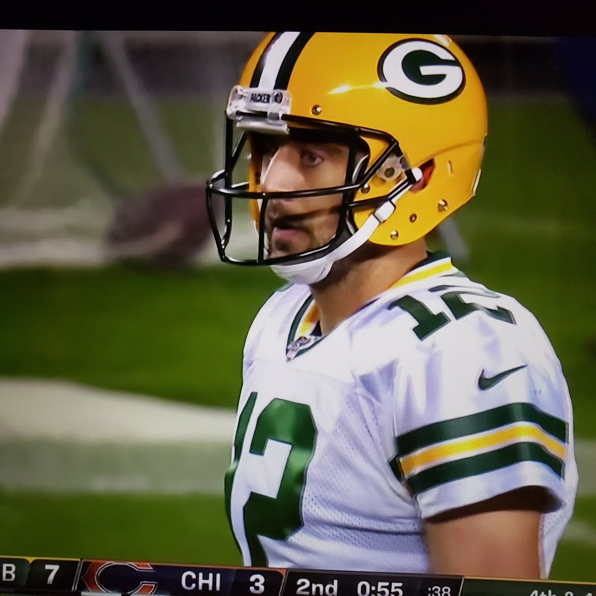 Sam Monson No Twitter Seems Insane To Me That We Re Mandating New Tech Helmets But Rodgers Is Still Allowed Rock That Brett Favre Flimsy Single Strap Chin Strap Https T Co Ryosuei2wv