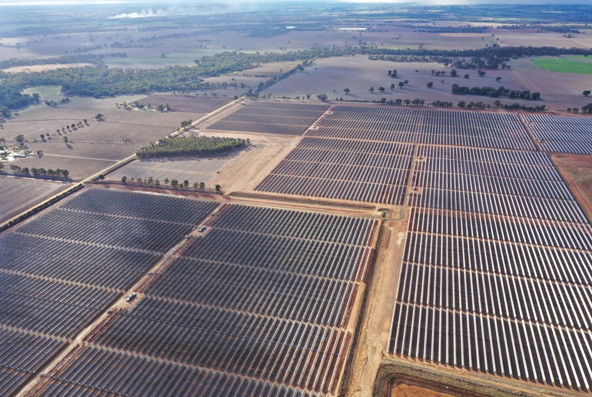 SIMECEnergyAus's tweet photo. We're proud to support regional communities like  Numurkah. Our long term PPA for the Numurkah Solar Farm helped make this project a reality. We're also supporting Whyalla and Port Augusta with our Cultana Solar Farm and Playford Utility Battery. https://t.co/cOi4jxxv6D https://t.co/vkUSEs0AaM