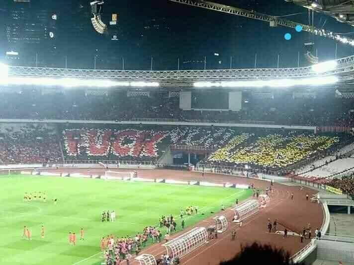 muiZimba's tweet photo. @jokowi Assalamualaikum Pak, saya harap Bapak bisa respon tentang insiden supporter timnas 🇮🇩 malam tadi di acara laga sepakbola vs 🇲🇾 terima kasih pak. https://t.co/dmFFXVuZ80