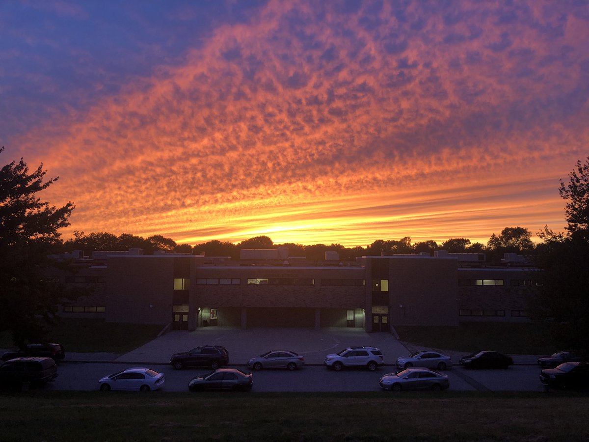 Messier_EP's tweet image. Beautiful sunset at Martin to end our “Meet the AMAZING teachers and OUTSTANDING support staff night.” What a great turn out!  It was a pleasure talking to all our families. #RiseUp #BuildingRelationships #ProudAdmin @MartinWildcats