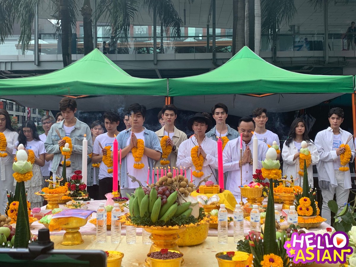Hello_asian's tweet photo. บรรยากาศบวงสรวงซีรีส์ "WHY R U THE  SERIES  เพราะรักใช่เปล่า"   นำทีมโดย เซ้นต์-ศุภพงษ์, ซี-พฤกษ์, จิมมี่-กานต์, ทอมมี่-สิทธิโชค นี้แค่เรียกน้ำย่อย! ติดตามสกู๊ปและภาพเพิ่มเติมได้ที่ https://t.co/qpnnzUrIKh
#WhyRU https://t.co/woGo5TSHoS
