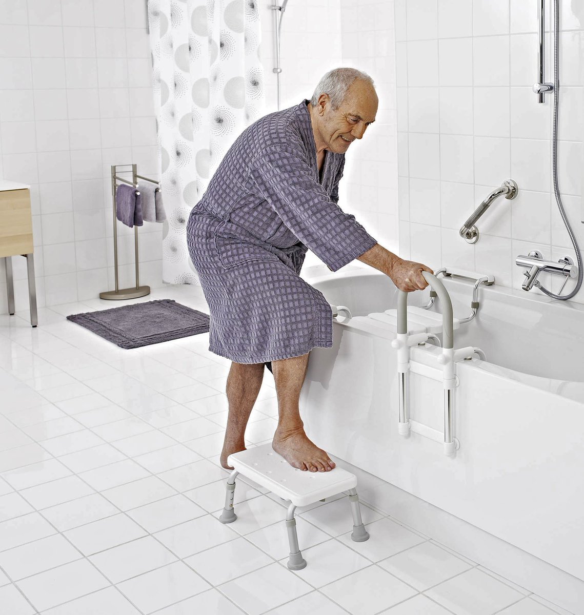 удобные ванны для пожилых людей