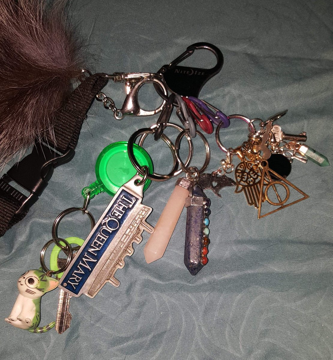 TattoosByBamela's tweet image. Decided to make #spirit #spiritprotection #paranormal #keychain I&apos;m allergic to some metals so I have #stones and #symbols one with #chakras. The fox tail helps with anxiety.