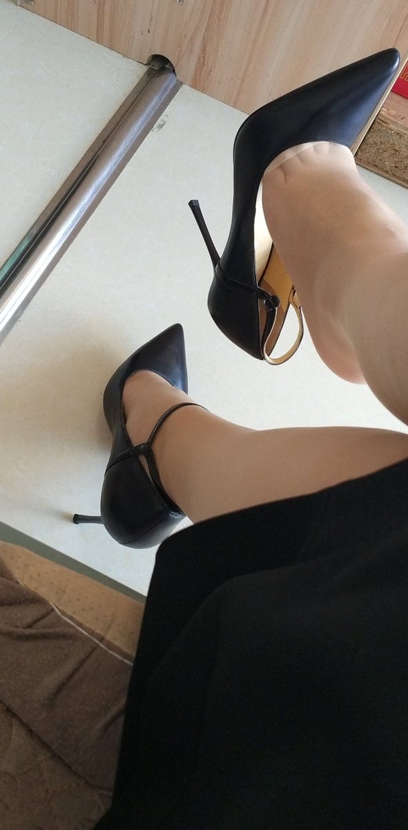 S19810907S's tweet photo. 听说最近很流行ls奴，我这样生活规律，可以秒睡的是不是应该拥有一只呢。 https://t.co/iAYgoHiIEp